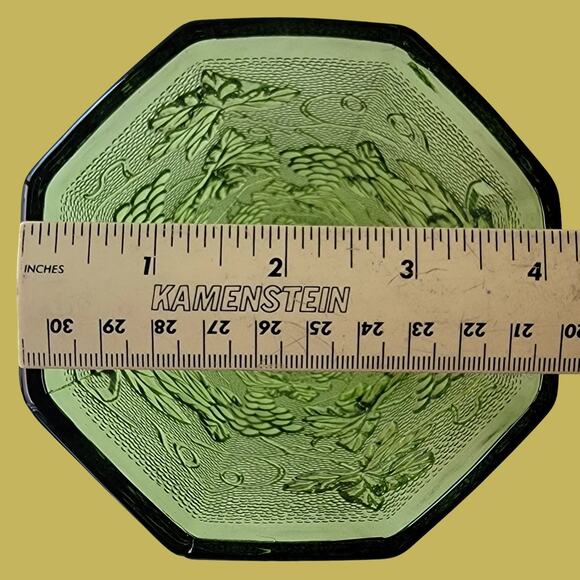 Vintage 1970s Anchor Hocking Green Glass Grape Motif Large Octagonal Vase - Picture 5 of 5